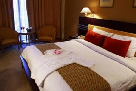 Tiara Medan Hotel & Convention Center Exterior foto